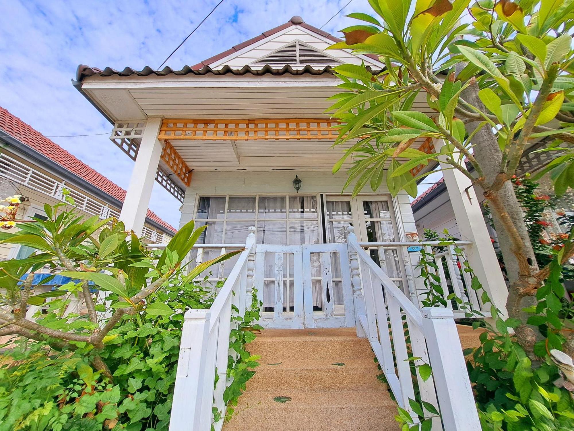 Prathana Garden Beach Resort Hua Hin Exterior foto